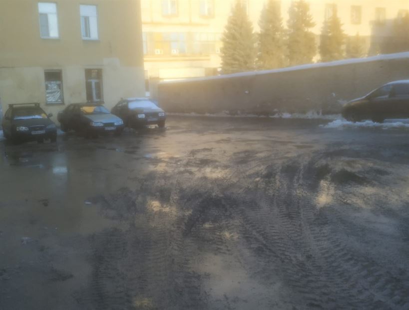 Уборка территории от снега и наледи по адресу ул. Тамбовская д. 36 (ПОСЛЕ)