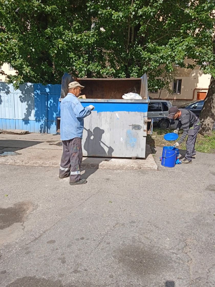 Окраска мусороприемного контейнера по адресу ул. Мгинская д. 1 