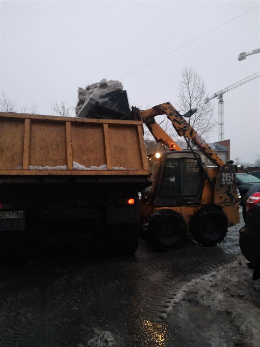 Погрузка и вывоз снега по адресу ул. Тамбовская д. 52
