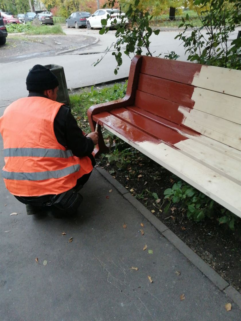 Окраска скамеек по адресу ул. Белградская д. 26 к. 2