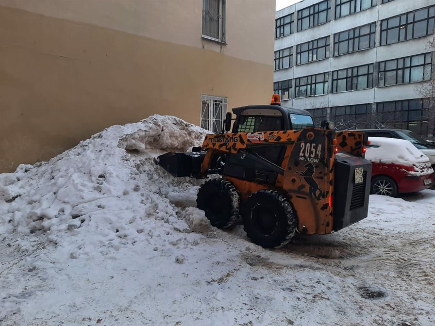 Погрузка и вывоз снега по адресу ул. Тамбовская д. 45