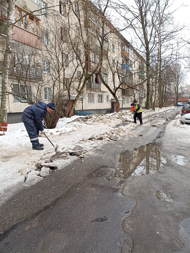 Очистка территории от снега и наледи по адресу ул. Будапештская д. 29 