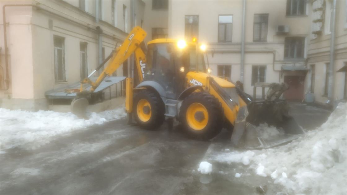Погрузка и вывоз снега по адресу ул. Тамбовская д. 39