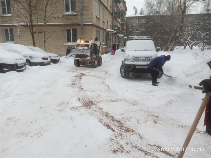 Уборка территории от снега и наледи по адресу ул. Стрельбищенская д. 5 