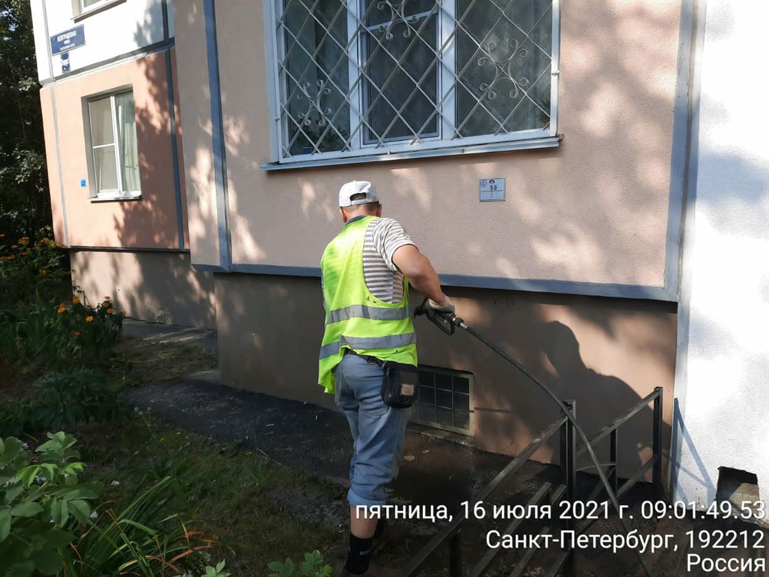 Мытье фасада и мусороприемных камер по адресу ул. Белградская д. 20