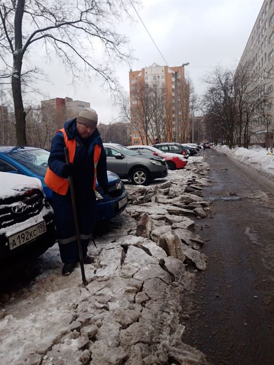 Уборка территории от снега и наледи по адресу ул. Белы Куна д. 2 к. 1