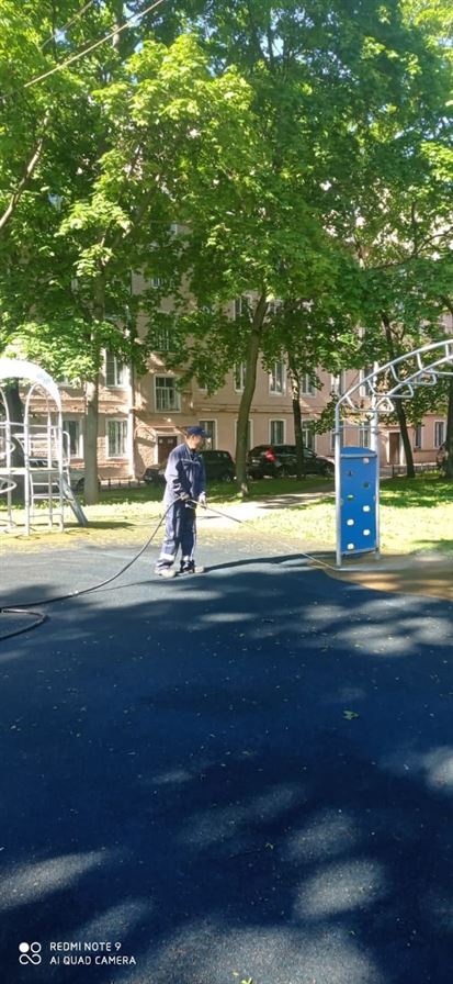 Помывка детской площадки по адресу ул. Боровая д. 58