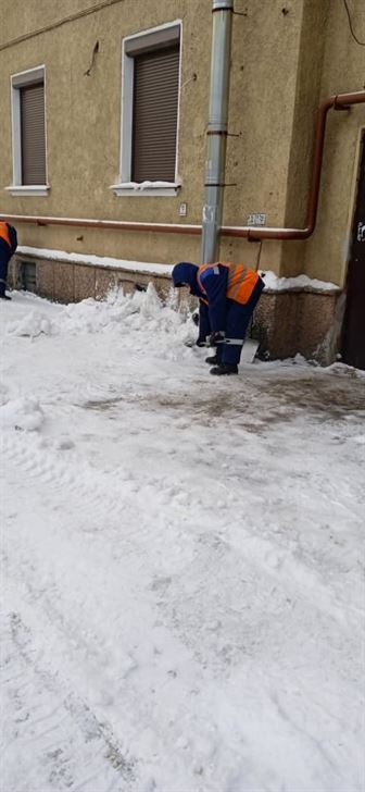 Очистка территории от снега и наледи по адресу пр. Волковский д. 24