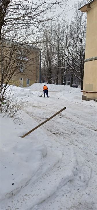 Очистка территории от снега и наледи по адресу пр. Волковский д. 24