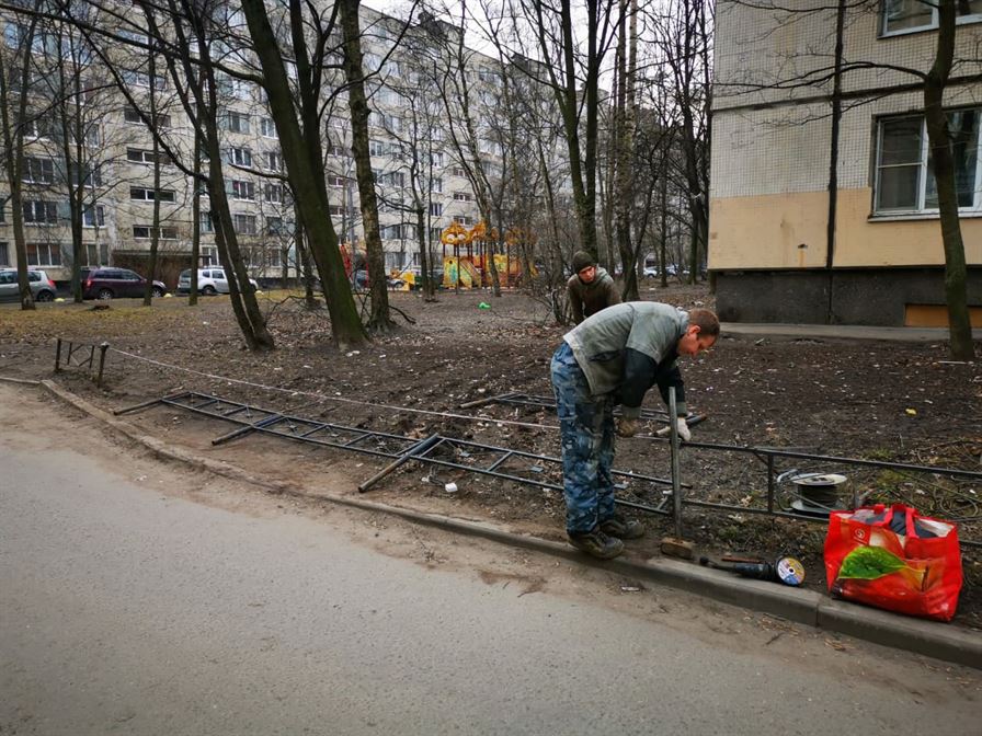 Ремонт газонного ограждения по адресу ул. Будапештская д. 5 к. 2
