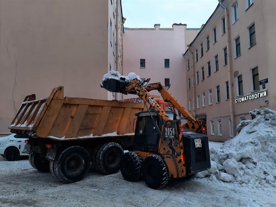 Погрузка и вывоз снега по адресу ул. Тамбовская д. 43