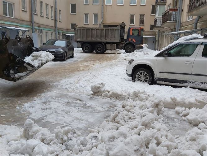 Уборка территории от снега и наледи по адресу ул. Тамбовская д. 11 (ДО)