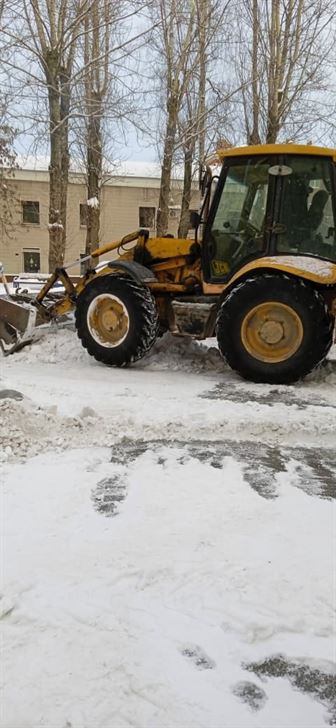 Уборка территории от снега и наледи по адресу ул. Салова д. 24