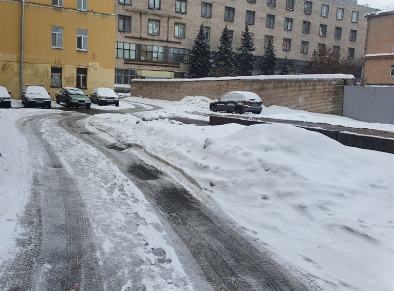 Уборка территории от снега и наледи по адресу ул. Тамбовская д. 36 (ДО)