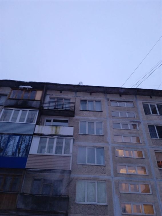 Очистка кровли от снега и наледи по адресу ул. Будапештская д. 37