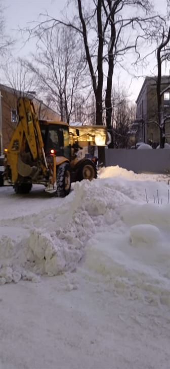 Очистка территории от снега и наледи по адресу ул. Салова д. 20