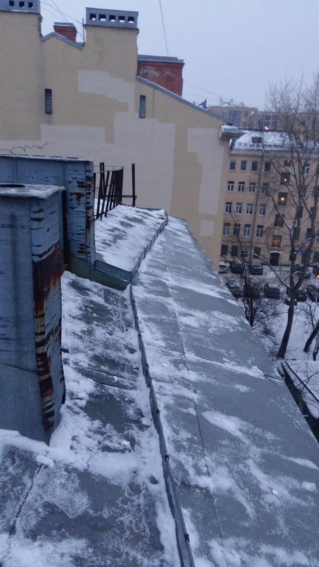 Очистка кровли от снега и наледи по адресу ул. Тамбовская д. 75