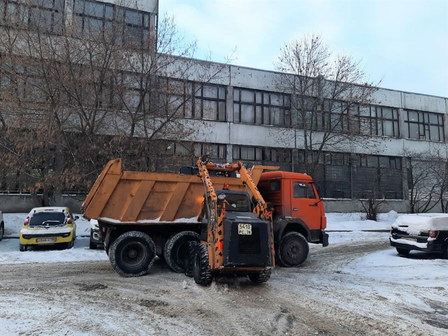 Погрузка и вывоз снега по адресу ул. Тамбовская д. 45