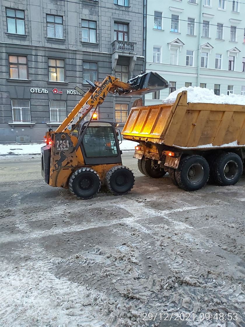 Погрузка и вывоз снега по адресу ул. Тамбовская д. 17