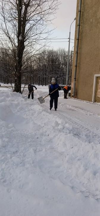 Очистка территории от снега и наледи по адресу Волковский пр. д. 26
