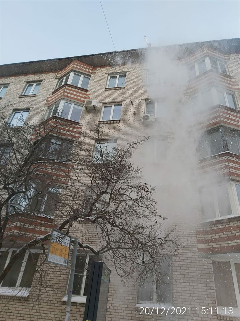 Очистка кровли от снега и наледи по адресу ул. Курская д. 24 
