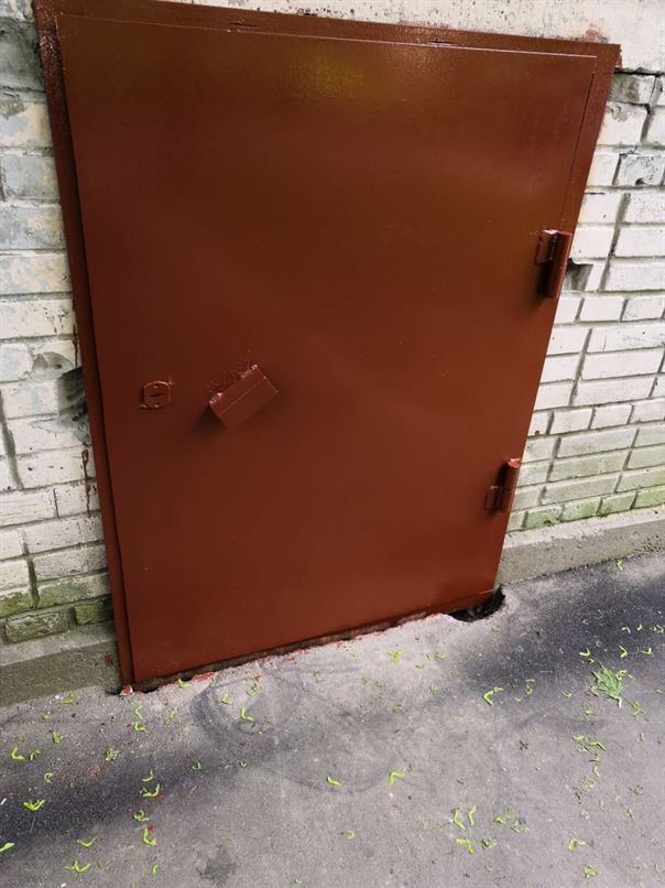 Окраска дверей мусороприемных камер по адресу пр. Славы д. 2 к. 1