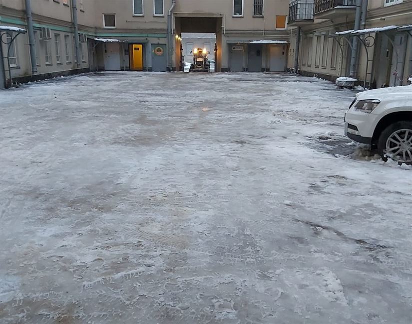 Уборка территории от снега и наледи по адресу ул. Тамбовская д. 11 (ПОСЛЕ)