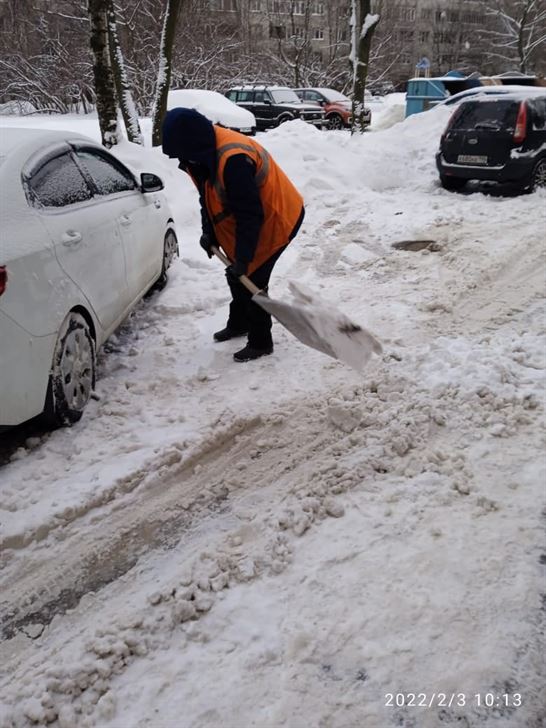 Уборка территории от снега и наледи по адресу ул. Стрельбищенская д. 5