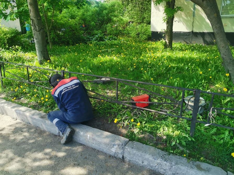 Ремонт газонного ограждения по адресу ул. Будапештская д. 37