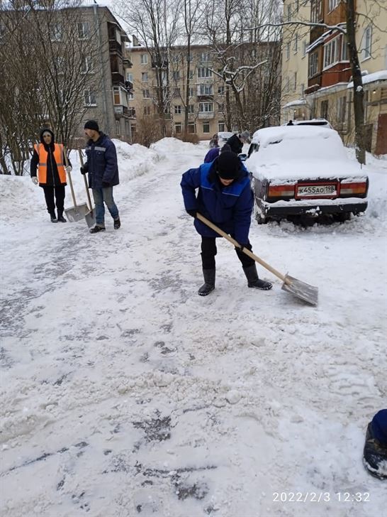 Уборка территории от снега и наледи по адресу ул. Стрельбищенская д. 29 