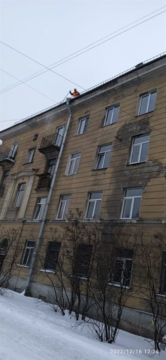 Очистка кровли от снега и наледи по адресу ул. Минская д. 5