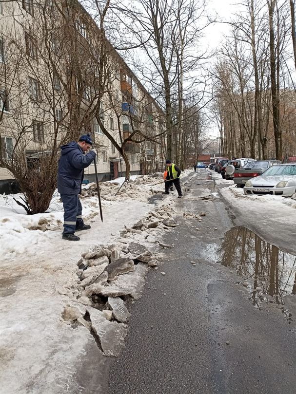 Очистка территории от снега и наледи по адресу ул. Будапештская д. 29 